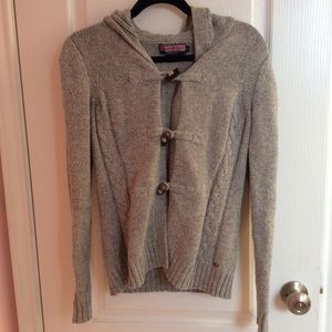 Vineyard vine gray sweater